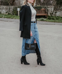 What colour tights with long denim skirt and tan boots?