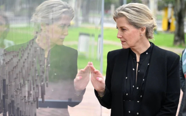 Royal Style: Never knowingly under-jewelled, let's be like Daisy and shine!