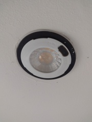 Aargh please help me change this light bulb! (Yes, really!)
