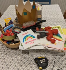 Hand hold - declutter diary