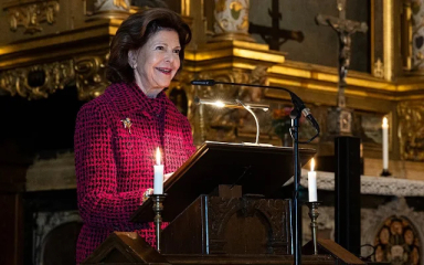 Royal Style: Never knowingly under-jewelled, let's be like Daisy and shine!