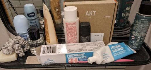 Hand hold - declutter diary