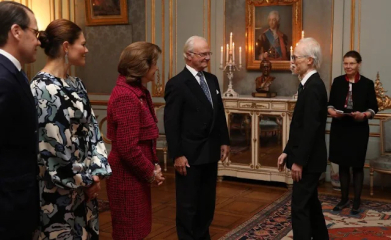 Royal Style: Never knowingly under-jewelled, let's be like Daisy and shine!