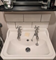 Hand hold - declutter diary