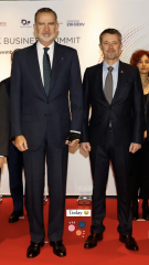 Royal Style: Embracing Autumn with a Varied Wardrobe - let's be like KC3 and enjoy!