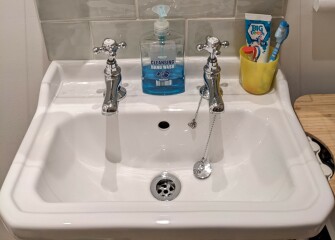 Hand hold - declutter diary