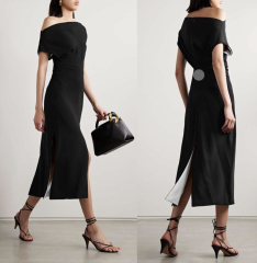 Royal Style: Never knowingly under-jewelled, let's be like Daisy and shine!