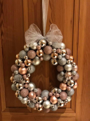 Bauble wreath