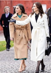 Royal Style: Embracing Autumn with a Varied Wardrobe - let's be like KC3 and enjoy!