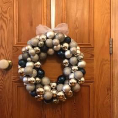 Bauble wreath