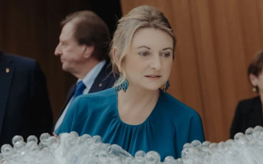 Royal Style: Never knowingly under-jewelled, let's be like Daisy and shine!