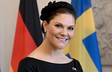 Royal Style: Never knowingly under-jewelled, let's be like Daisy and shine!