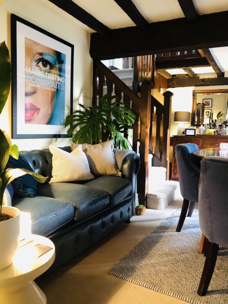 Do you have a sofa in your kitchen/diner/family room?