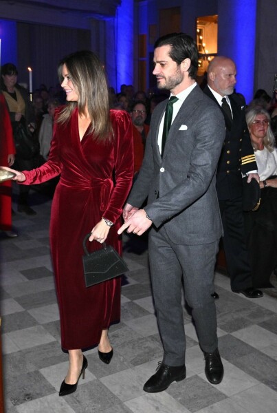 Royal Style: silk, stomachers, sapphires and plenty of sass