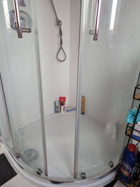 Which shower door seals?