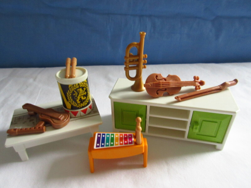 It's the season of advent for the Playmobil people in our house...