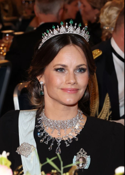 Royal Style: silk, stomachers, sapphires and plenty of sass