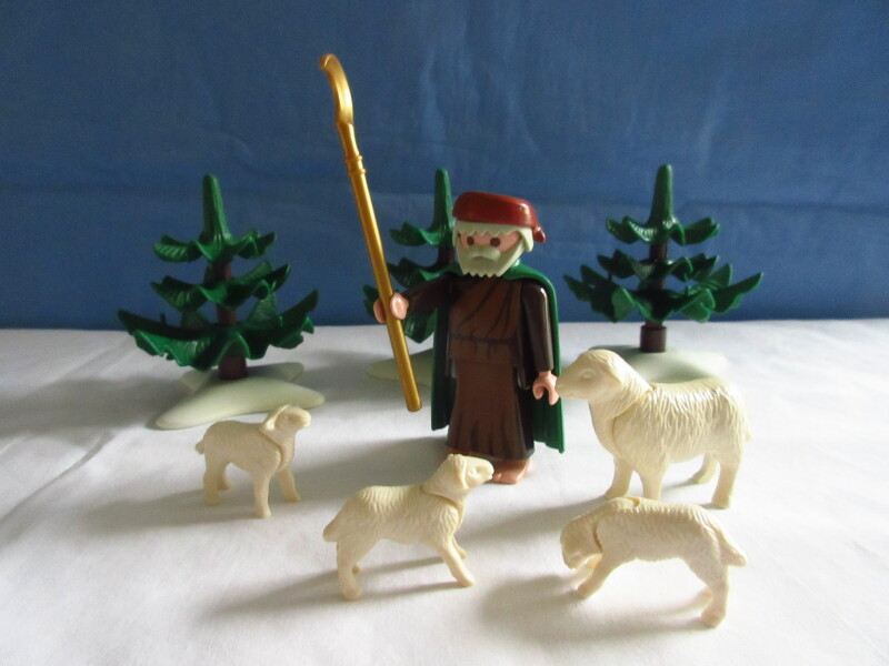 It's the season of advent for the Playmobil people in our house...