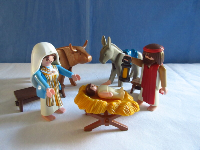 It's the season of advent for the Playmobil people in our house...