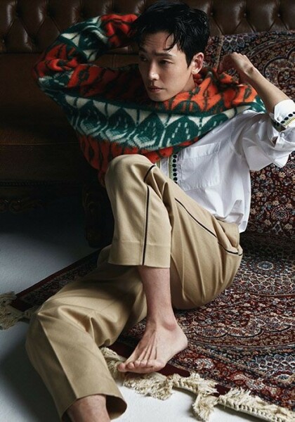 MsLatté’s Daebak Cybercafé (Kdrama addicts #43): Where we marvel over the singularity of Taecyeon’s ears while waiting for Lee Min Ho to show up in his space scrubs