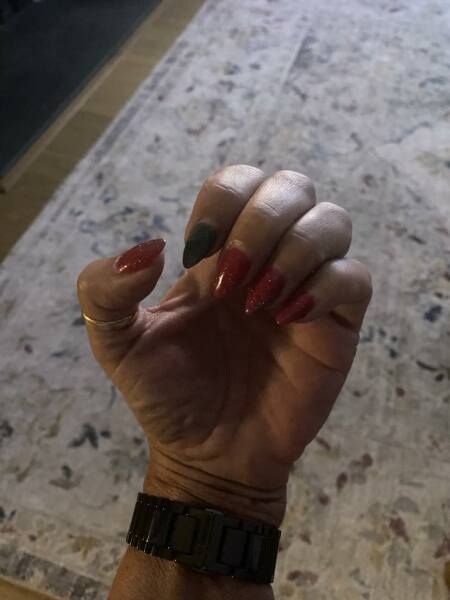 Please post your nails! I need shape and colour inspo!