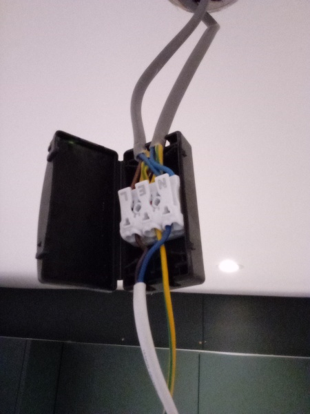 Surely it shouldn't be this hard to change a lightbulb?