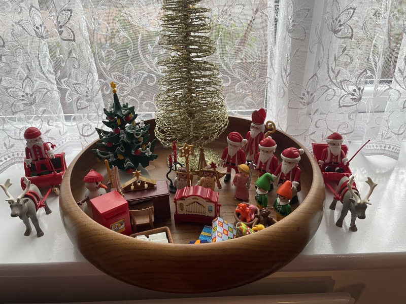 It's the season of advent for the Playmobil people in our house...