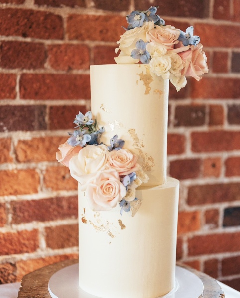 Help please - search for a cake storage box!