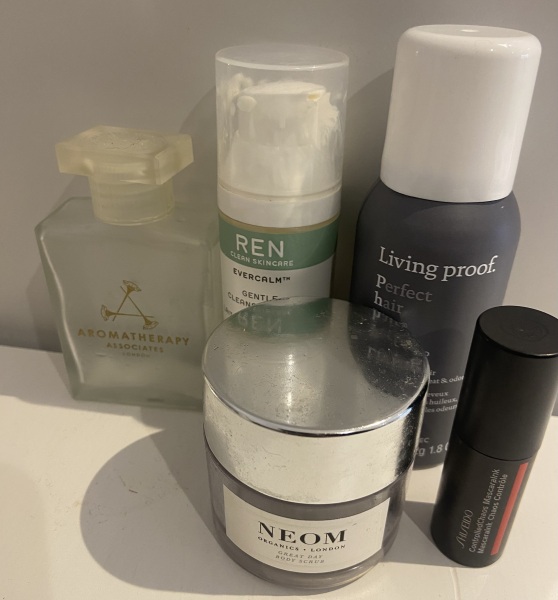 Feel the temptation to indulge in beauty treats? Is your collection overflowing with treasures? Come unite with fellow beauty enthusiasts in this lovely group!