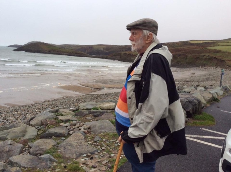 Woolly Hugs: A Blanket for fellow Mumsnetter thegreylady. Can you help us please?