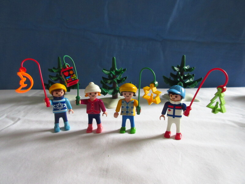 It's the season of advent for the Playmobil people in our house...