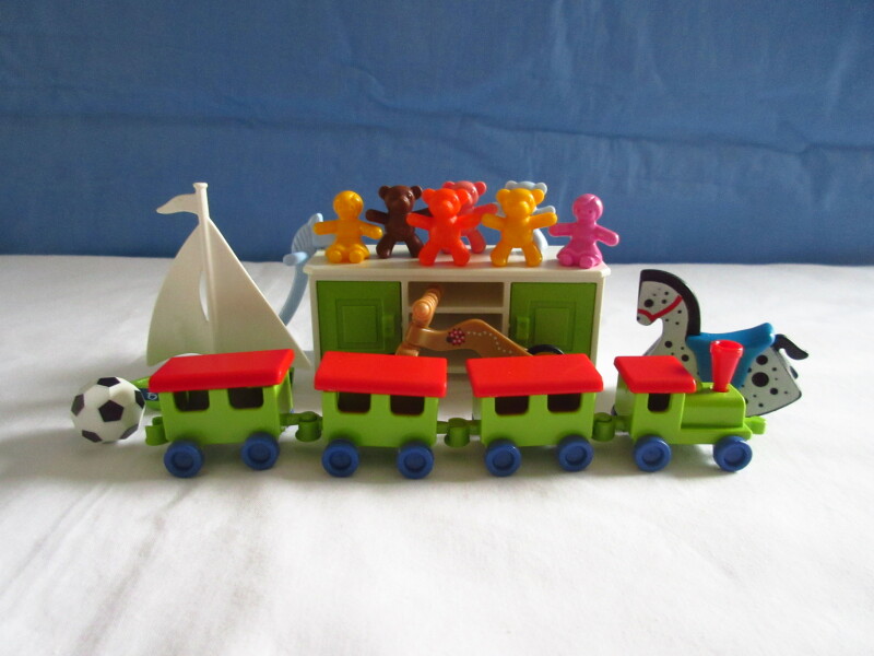 It's the season of advent for the Playmobil people in our house...