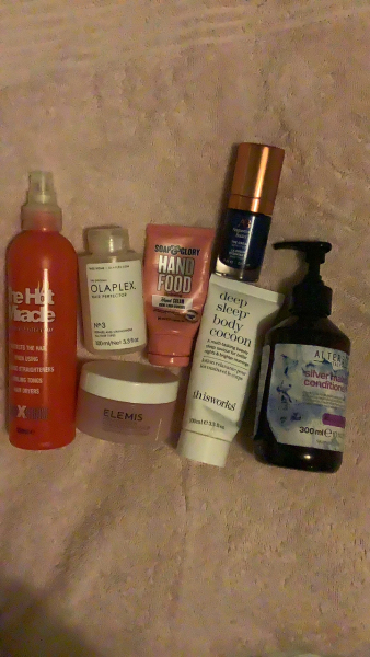 Feel the temptation to indulge in beauty treats? Is your collection overflowing with treasures? Come unite with fellow beauty enthusiasts in this lovely group!