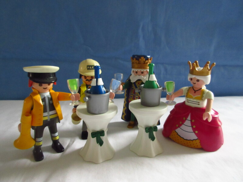 It's the season of advent for the Playmobil people in our house...