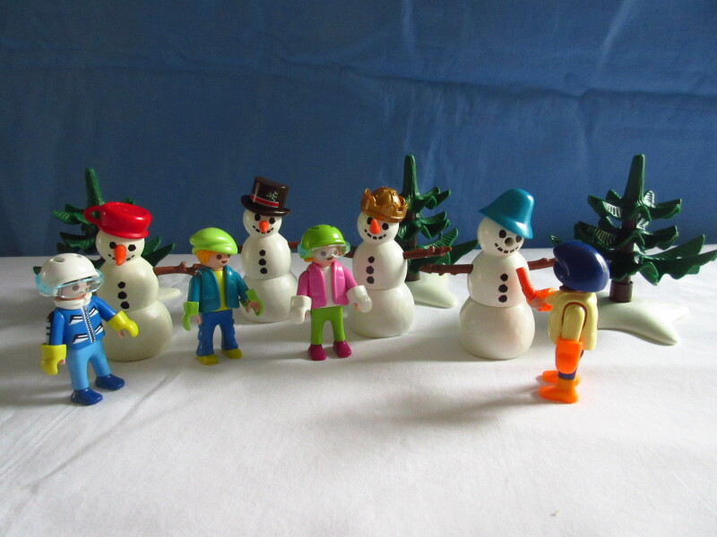It's the season of advent for the Playmobil people in our house...