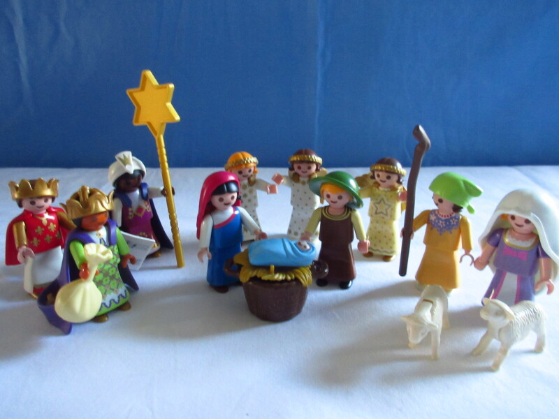 It's the season of advent for the Playmobil people in our house...