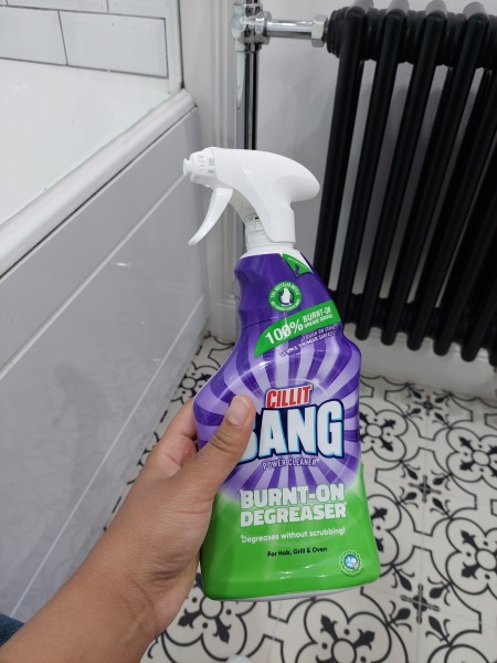 Dettol Power and Pure Bathroom Cleaner turned my bath yellow