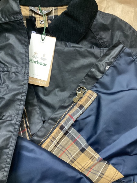 Is this Barbour Beadnell Navy or Black? Am I colourblind?
