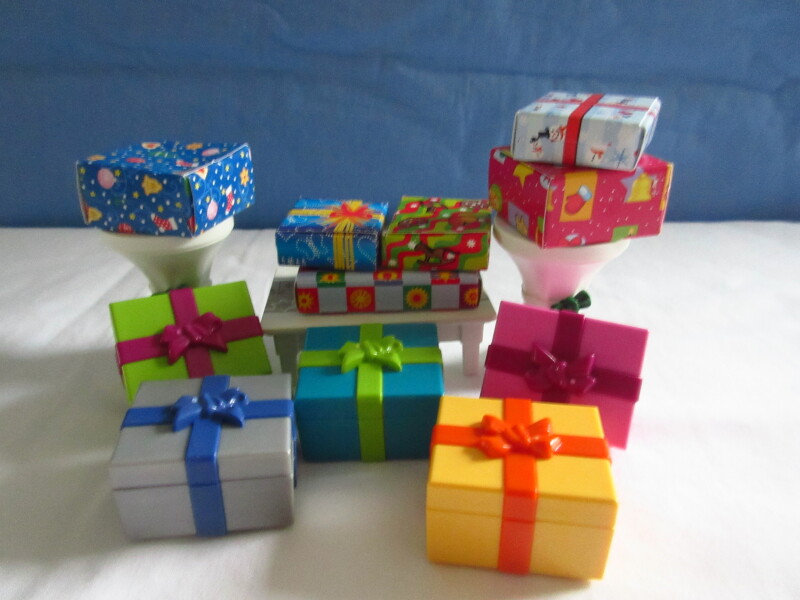 It's the season of advent for the Playmobil people in our house...