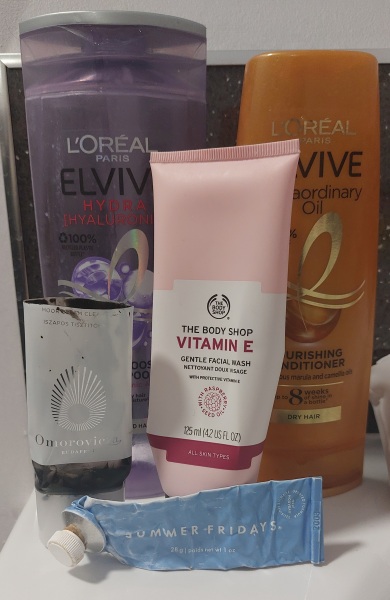 Feel the temptation to indulge in beauty treats? Is your collection overflowing with treasures? Come unite with fellow beauty enthusiasts in this lovely group!