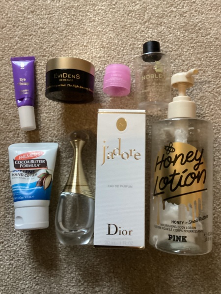 Feel the temptation to indulge in beauty treats? Is your collection overflowing with treasures? Come unite with fellow beauty enthusiasts in this lovely group!