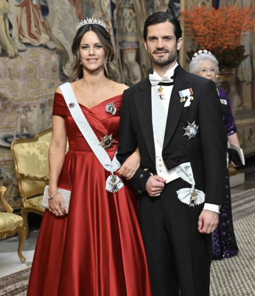 Royal Style: silk, stomachers, sapphires and plenty of sass