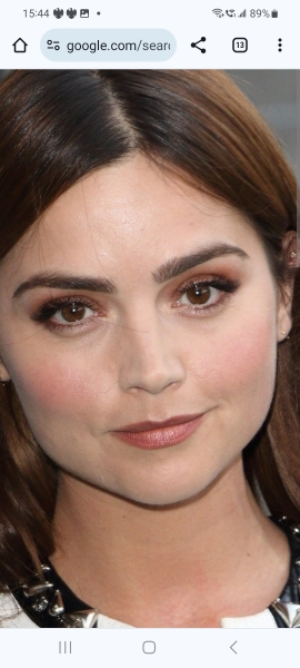 Help me work out who is this actress!