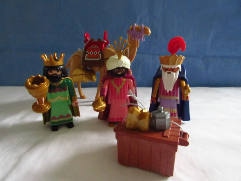 It's the season of advent for the Playmobil people in our house...