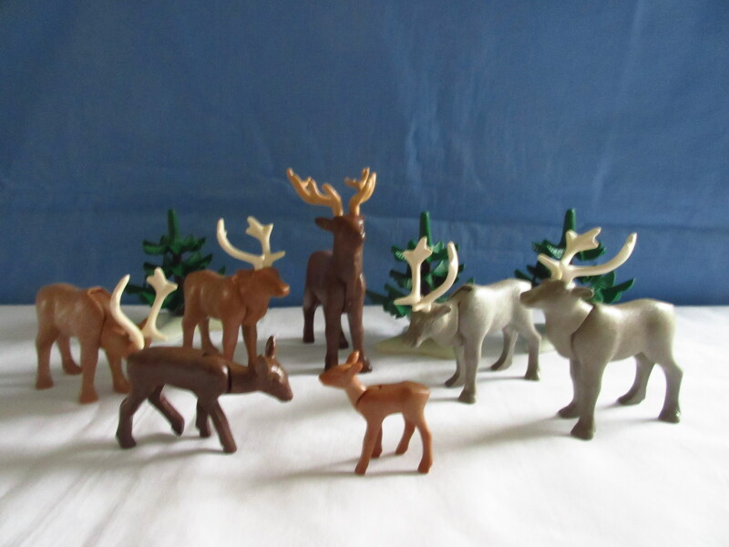 It's the season of advent for the Playmobil people in our house...