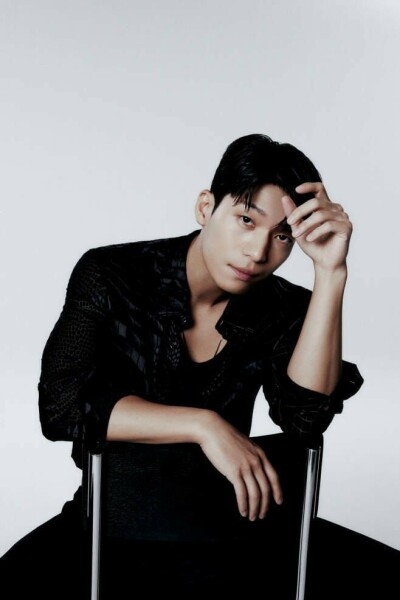 MsLatté’s Daebak Cybercafé (Kdrama addicts #43): Where we marvel over the singularity of Taecyeon’s ears while waiting for Lee Min Ho to show up in his space scrubs