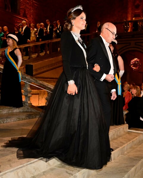 Royal Style: silk, stomachers, sapphires and plenty of sass