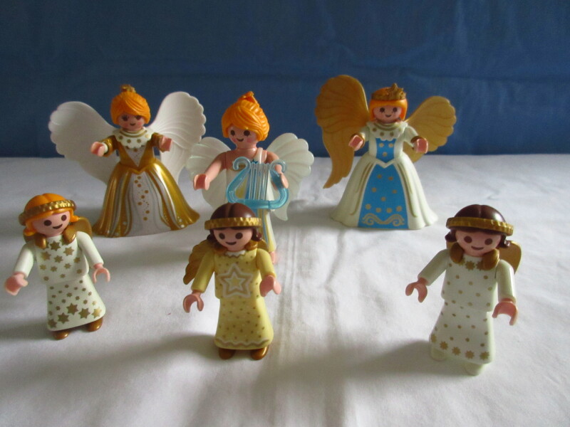 It's the season of advent for the Playmobil people in our house...