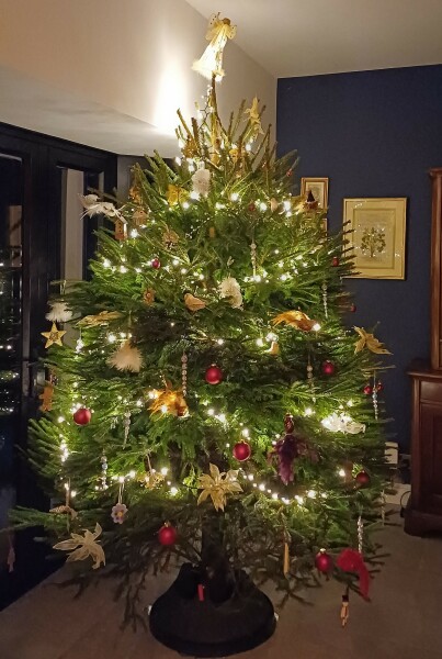 How many LEDs for a 6ft tree?