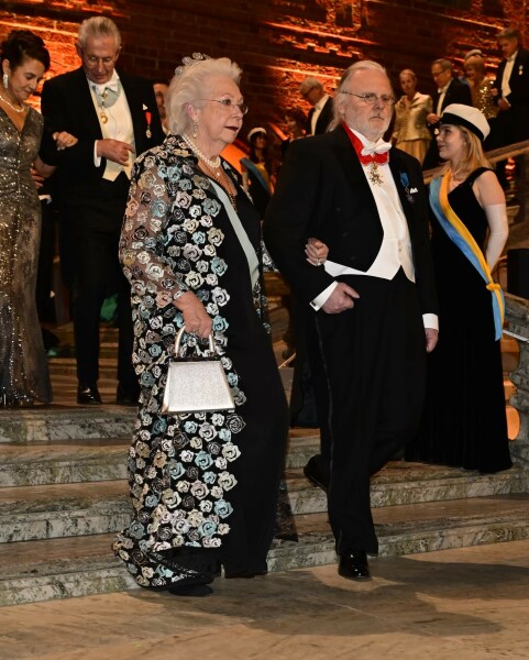 Royal Style: silk, stomachers, sapphires and plenty of sass